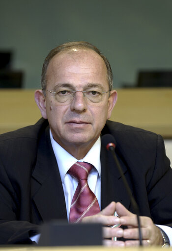 Foto 10: MEP Atanas PAPARIZOV holds a press conference in Brussels