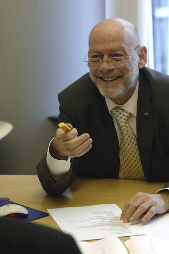 Suriet 10: Portrait of MEP Horst POSDORF in Brussels