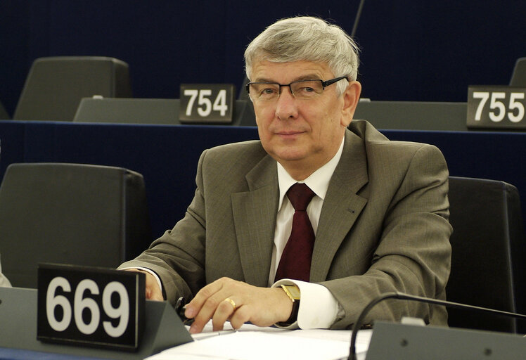 Fotogrāfija 4: Mieczyslaw Edmund JANOWSKI in plenary session in Strasbourg.