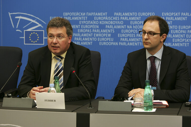 Fotografija 1: Press conference on Postal services.