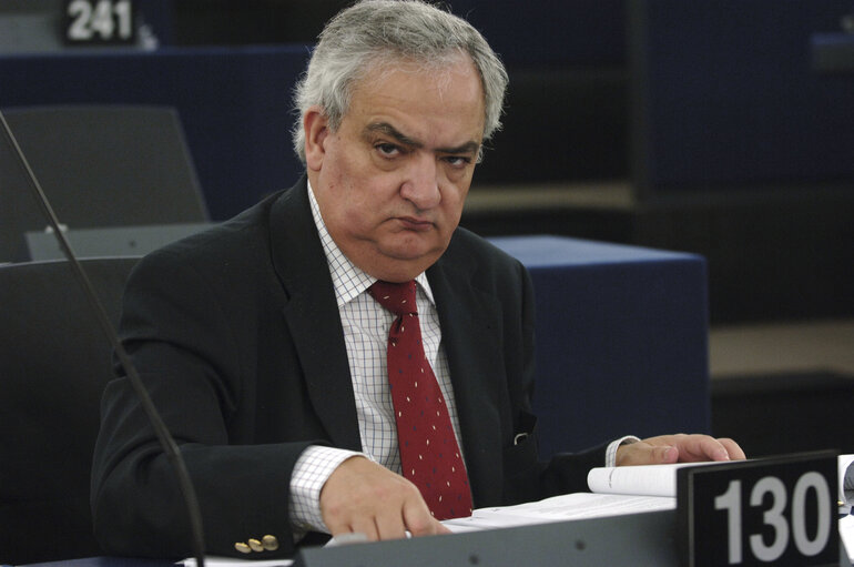 Fotografija 4: MEP Manuel Antonio DOS SANTOS attends a plenary session in Strasbourg