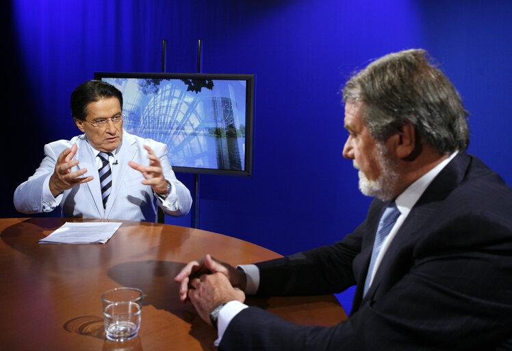 Foto 2: Interview with Jaime MAYOR OREJA.