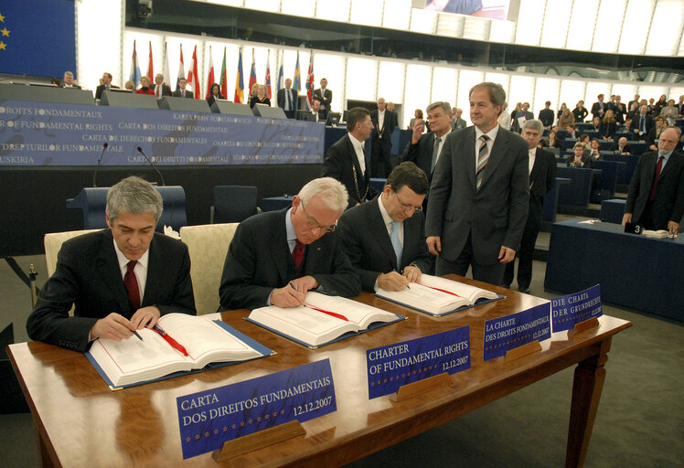 Fotagrafa 7: Plenary session in Strasbourg - Proclamation and signing of the Charter of Fundamental Rights by EP President, President-in-office of the Council and Commission President