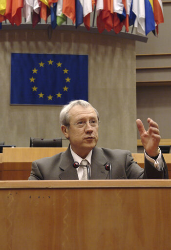 Fotografie 5: MEP Thierry CORNILLET attends a plenary session in Brussels