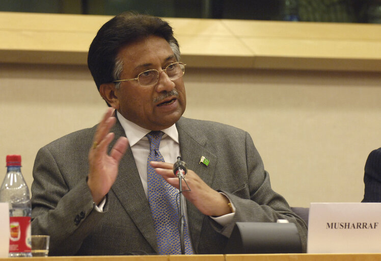 Fotagrafa 3: AFET Committee - Meeting with the Pakistani President Pervez MUSHARRAF