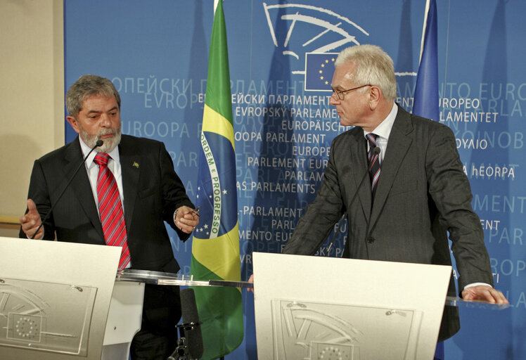 Photo 13: Press conference following the EP President's meeting with the President of Brazil.