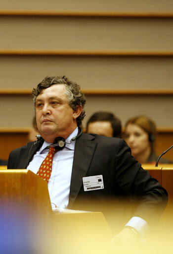 Zdjęcie 2: Portugal's Secretary for European Affairs Manuel LOBO ANTUNES attends a plenary session in Brussels