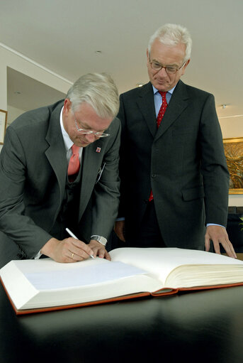 Foto 7: EP President meets with the Minister-President of the State of Hesse.