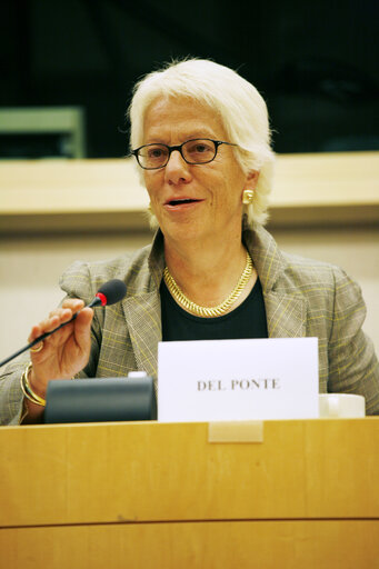 Fotogrāfija 12: The ICTY's experience - discussion with Carla DEL PONTE, Prosecutor of the International Criminal Tribunal for the Former Yugoslavia.