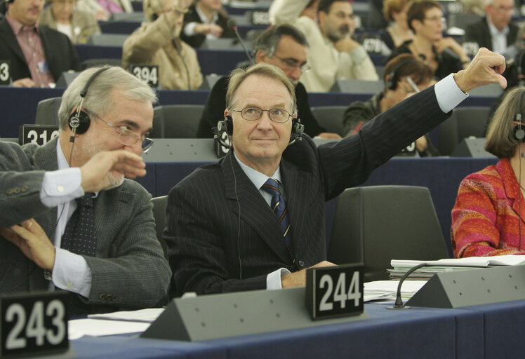 Fotografie 2: Reino PAASILINNA in plenary session in Strasbourg.