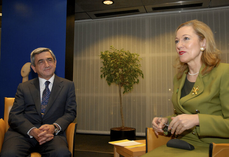 Fotografia 12: European Commissioner meets with Prime Minister of Armenia, in Strasbourg