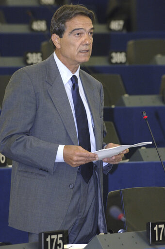 Fotografija 4: MEP Nikolaos SIFUNAKIS speaks in plenary session in Strasbourg