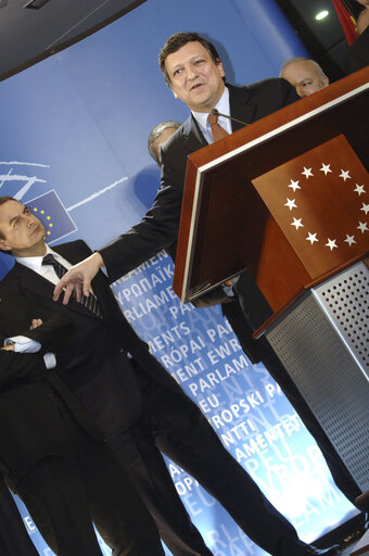 Photo 20 : Opening of an exhibition commemorating the 20th anniversary of the accession of Spain and Portugal to the EU.