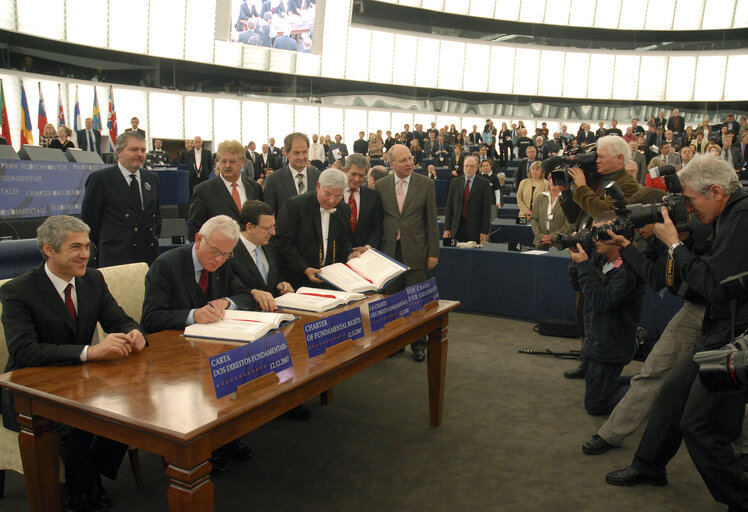 Fotagrafa 6: Plenary session in Strasbourg - Proclamation and signing of the Charter of Fundamental Rights by EP President, President-in-office of the Council and Commission President