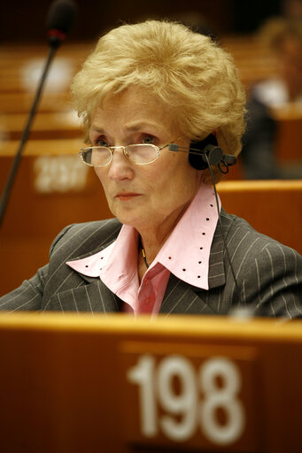 Foto 6: Erna HENNICOT-SCHOEPGES in a meeting at the EP in Brussels.