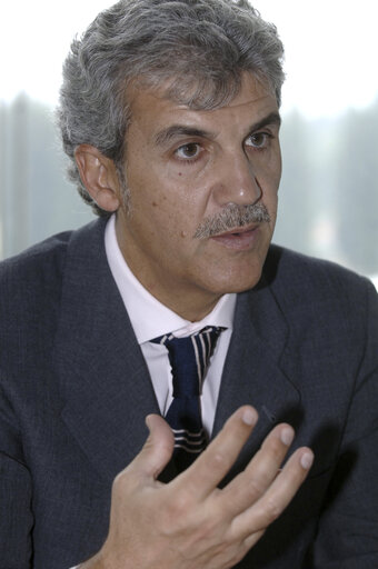 Foto 4: MEP Gerardo GALEOTE attends an interview in Strasbourg