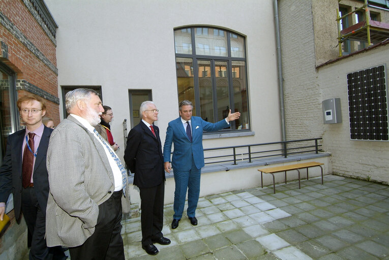 Foto 10: EP President visits the Renewable Energy House.