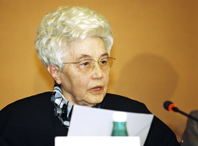 Fotagrafa 4: EPP Group meeting with Chiara LUBICH