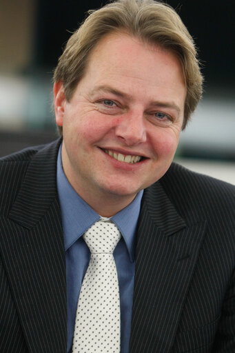 Photo 2 : MEP Barry MADLENER attends a plenary session in Strasbourg