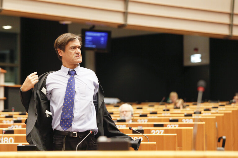 Photo 14: Meps in the hemicycle in Brussels, week 48 - Prepration for the European Council