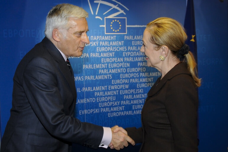 Photo 6: Commission Barroso