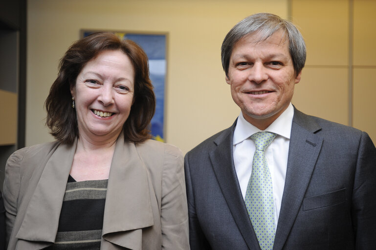 Zdjęcie 2: MEP Jill Evans meets with Commissioner Dacian Ciolos in Strasbourg