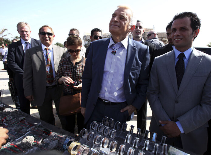 Fotó 12: President of the European Parliament Jerzy Buzek visits the Bab Al-Aziziya, the former fortified compound of ousted Moamer Kadhafi, in Tripoli on October 30, 2011