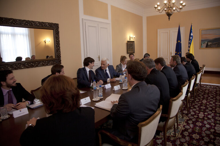 Photo 14 : President of the European Parliament Jerzy Buzek (L) meets members of Bosnian Presidency, Zeljko Komsic, Bakir Izetbegovic and Nebojsa Radmanovic in Sarajevo