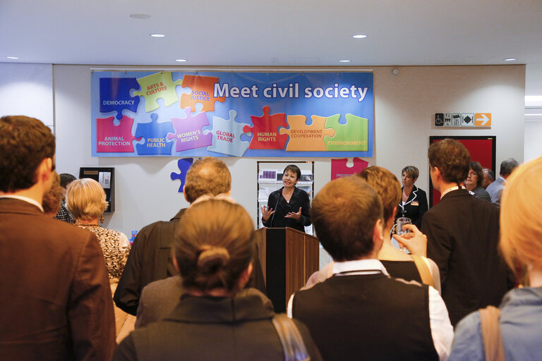 Fotogrāfija 1: Meet Civil Society