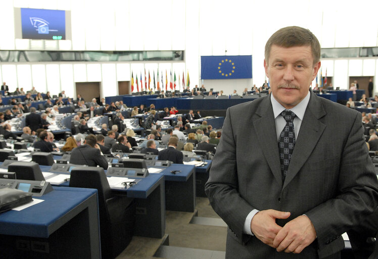 Fotografie 3: Zbigniew Krzysztof KUZMIUK MEP in plenary session in Strasbourg.