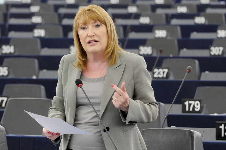 Foto 26: MEPs during the Plenary Session in Strasbourg - week 37  - EU position and commitment in advance of the UN high-level meeting on the prevention and control of non-communicable diseases