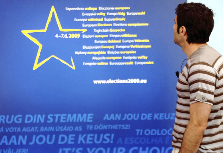 Foto 5: LUIS FIGO FOR EUROPEAN ELECTION