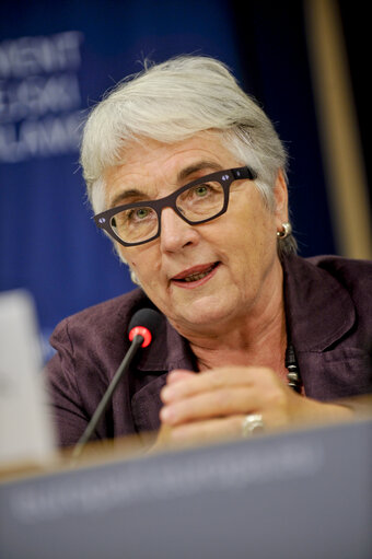 Fotó 10: Press Conference on Green Algae that plague the Coast of Brittany in France.