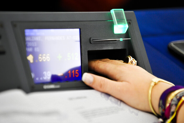 Foto 2: Illustration - Hemicycle in Strasbourg, during a plenary  session, electronic vote