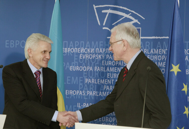 Fotografi 1: EP President meets with the Speaker of the Ukrainian Parliament