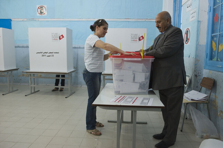 Fotagrafa 18: Day of election of the Tunisian Constituent Assembly in Tunis.