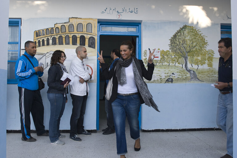 Zdjęcie 3: Day of election of the Tunisian Constituent Assembly in Tunis.