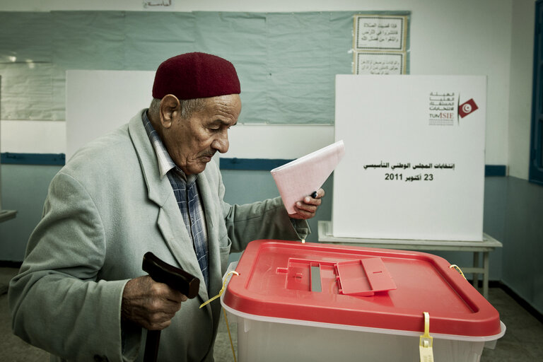 Fotografie 26: Mission to monitor the upcoming elections for a Constituent Assembly in Tunisia