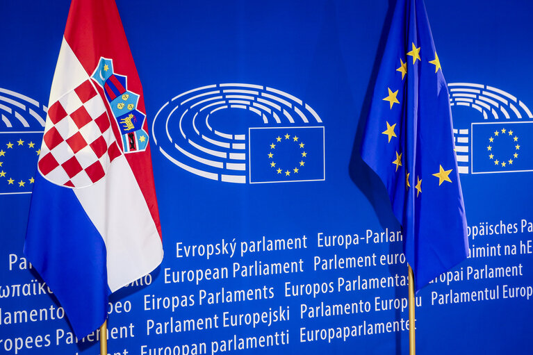 Zdjęcie 9: Antonio TAJANI - EP President meets with Andrej PLENKOVIC - Prime Minister of Croatia- Arrival