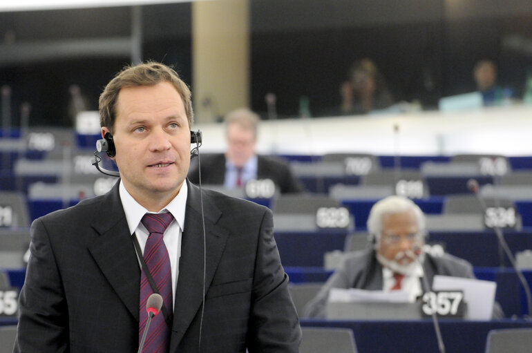 Photo 33 : MEPs during the Plenary Session in Strasbourg - week 37  - Famine in East Africa