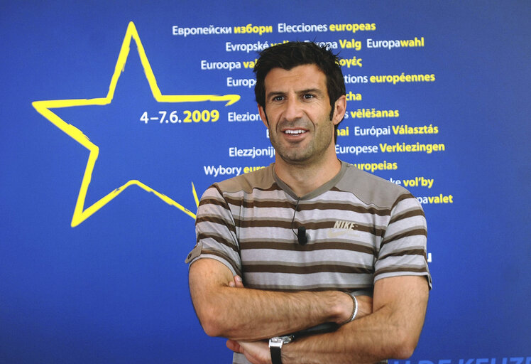 Foto 6: LUIS FIGO FOR EUROPEAN ELECTION