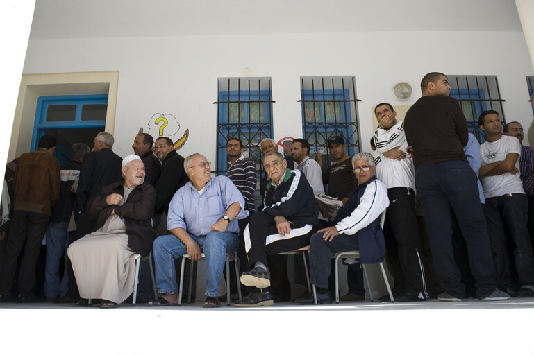 Valokuva 34: Day of election of the Tunisian Constituent Assembly in Tunis.