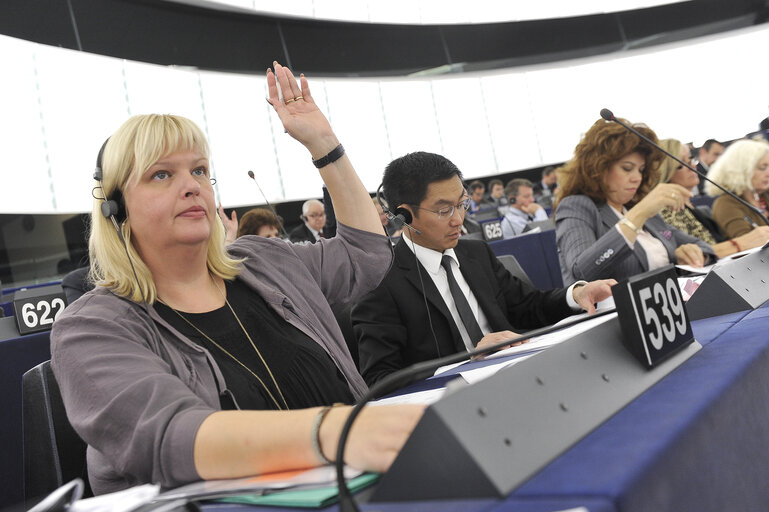 Fotografija 7: Anna Hedh during votes, plenary session in Strasbourg week 43