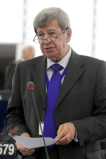 Foto 40: MEPs during the Plenary Session in Strasbourg - week 37  - Famine in East Africa