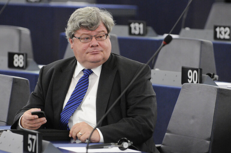 Fotografie 44: MEPs during the Plenary Session in Strasbourg - week 37  - Famine in East Africa