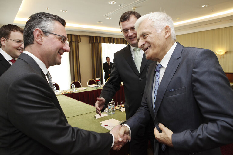 Foto 28: EP President meets member of EU Parliament in Hotel Marriot