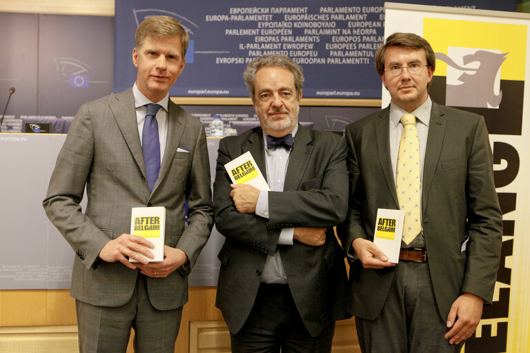 Foto 1: Press conference - Presentation of the book After Belgium - The orderly split-up by Vlaams Belang party members