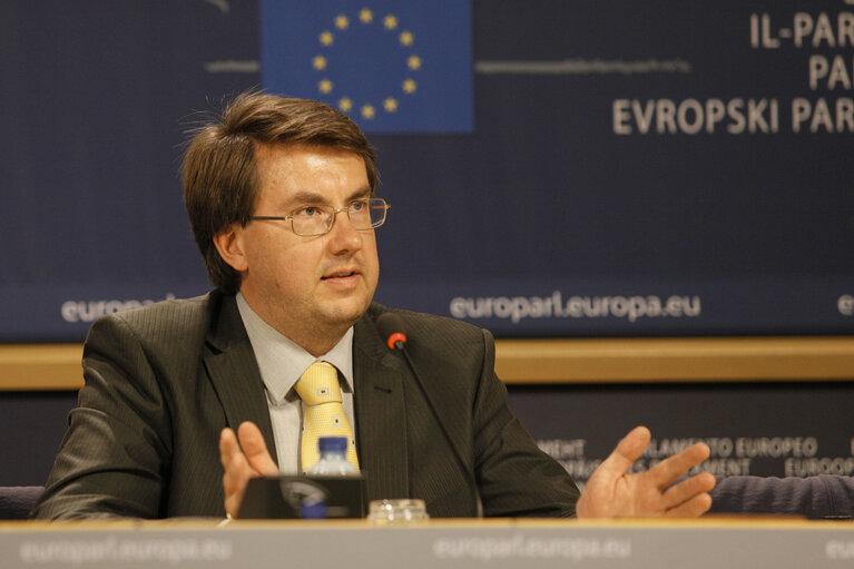 Foto 14: Press conference - Presentation of the book After Belgium - The orderly split-up by Vlaams Belang party members