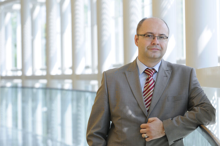 Photo 8: Portrait of MEP Metin KAZAK