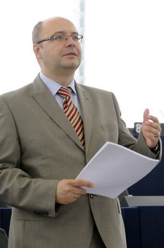 Photo 3: Portrait of MEP Metin KAZAK in the hemicycle